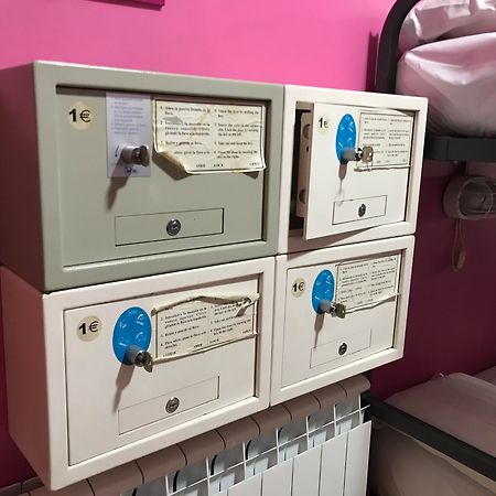 Rc Miguel Angel Vandrerhjem Madrid Eksteriør bilde Mailboxes on board a train