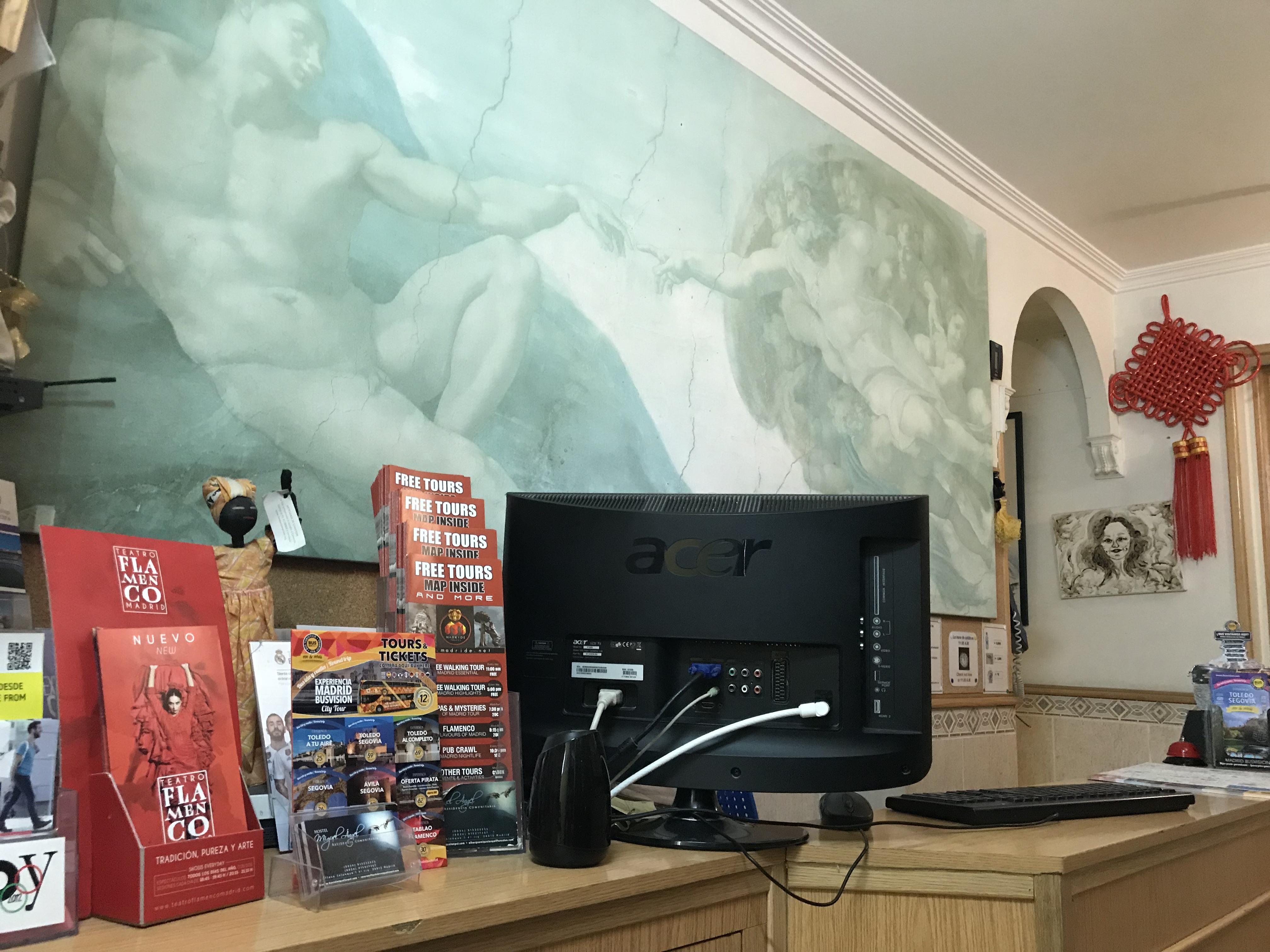 Rc Miguel Angel Vandrerhjem Madrid Eksteriør bilde Reception desk at the museum