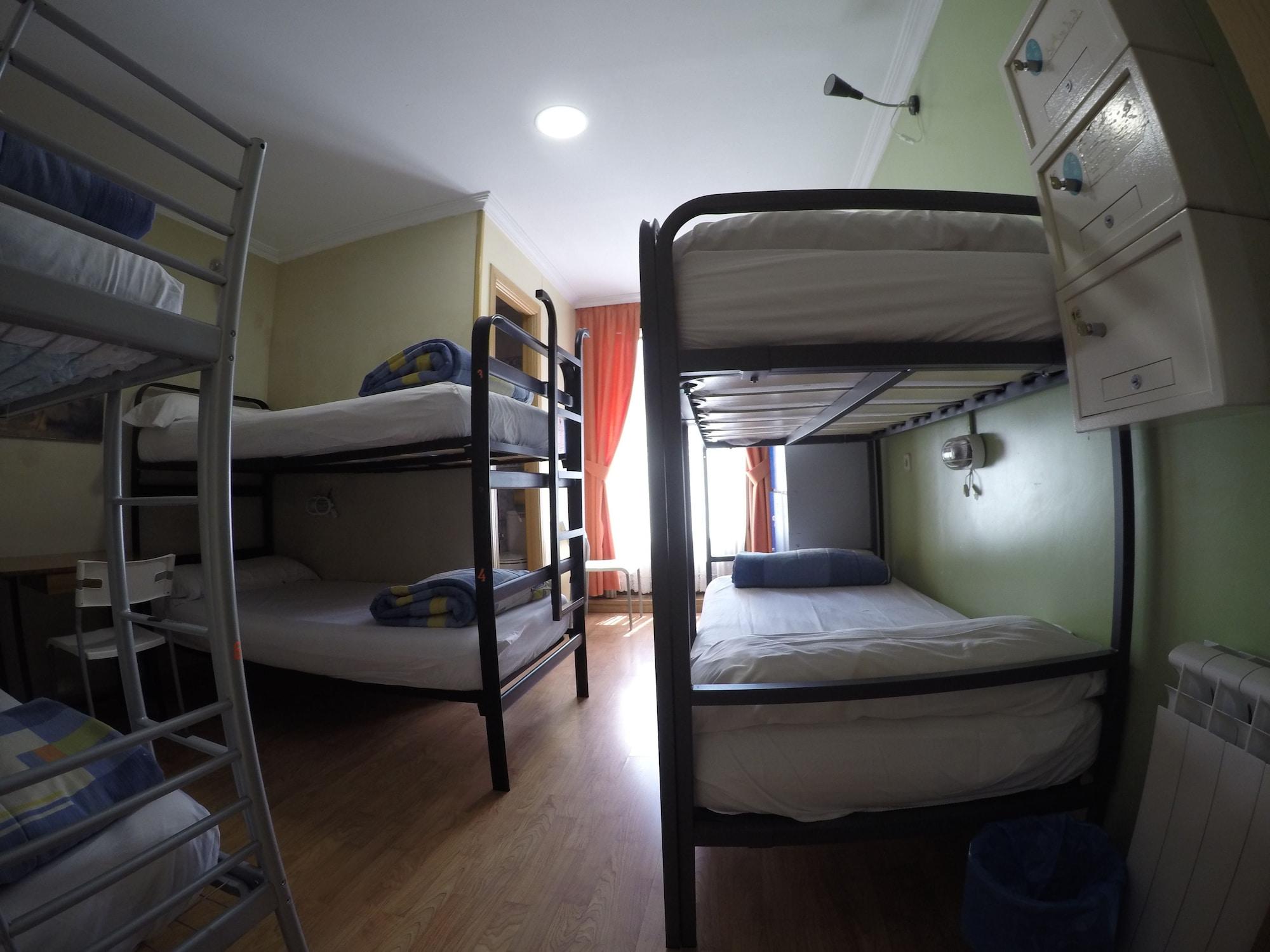 Rc Miguel Angel Vandrerhjem Madrid Eksteriør bilde Hostel in Madrid, Spain