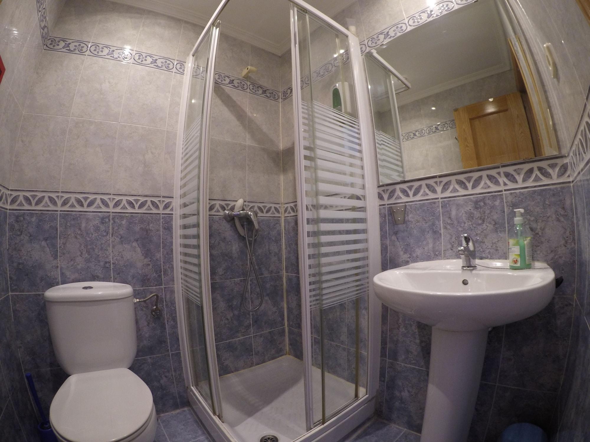 Rc Miguel Angel Vandrerhjem Madrid Eksteriør bilde A shower cubicle