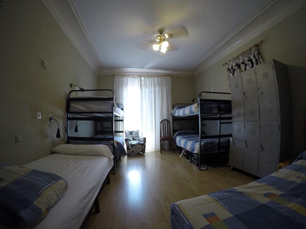 Rc Miguel Angel Vandrerhjem Madrid Eksteriør bilde Hostel room in Spain