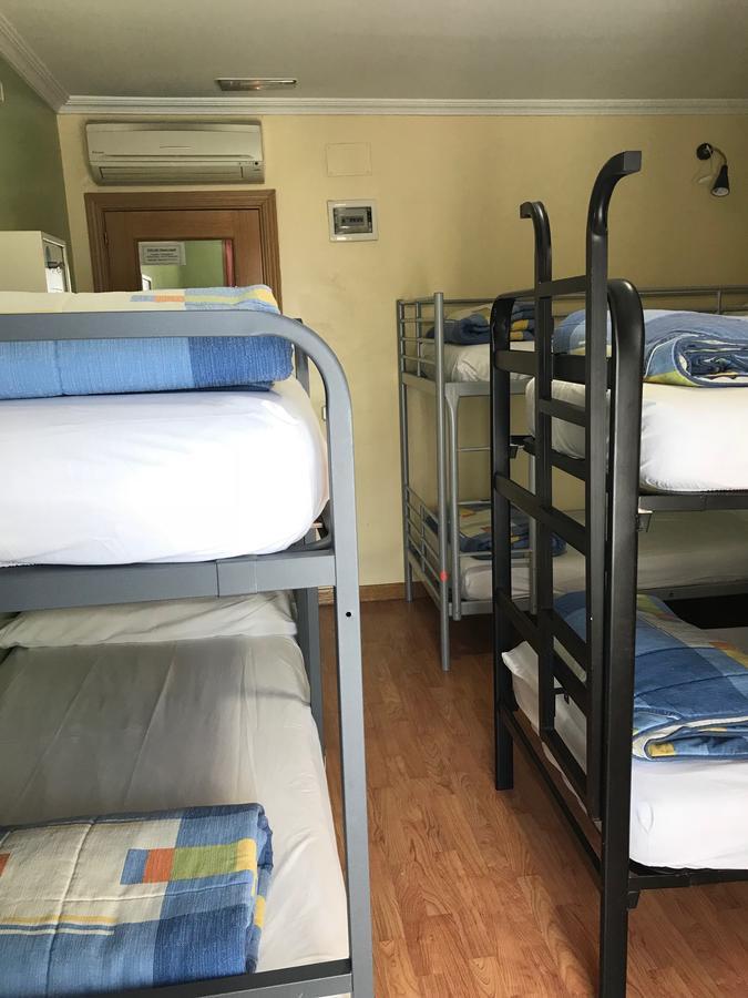 Rc Miguel Angel Vandrerhjem Madrid Eksteriør bilde A typical bunk room
