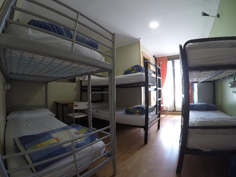 Rc Miguel Angel Vandrerhjem Madrid Eksteriør bilde Hostel in Madrid, Spain
